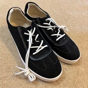 Spenco Camden Suede Scalloped Sneaker
